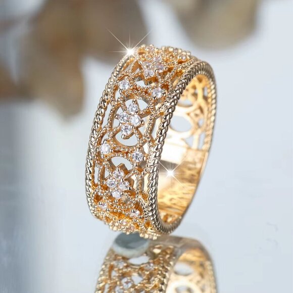 Elegant Gold Women's Ring - Picture 4 of 6